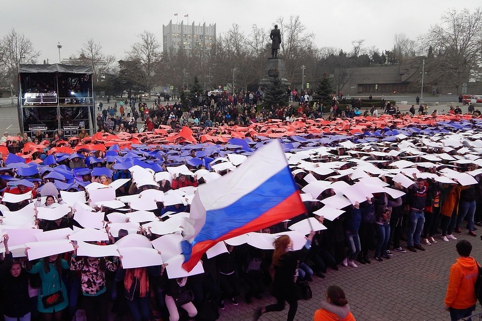 Самый большой российский "живой" триколор!