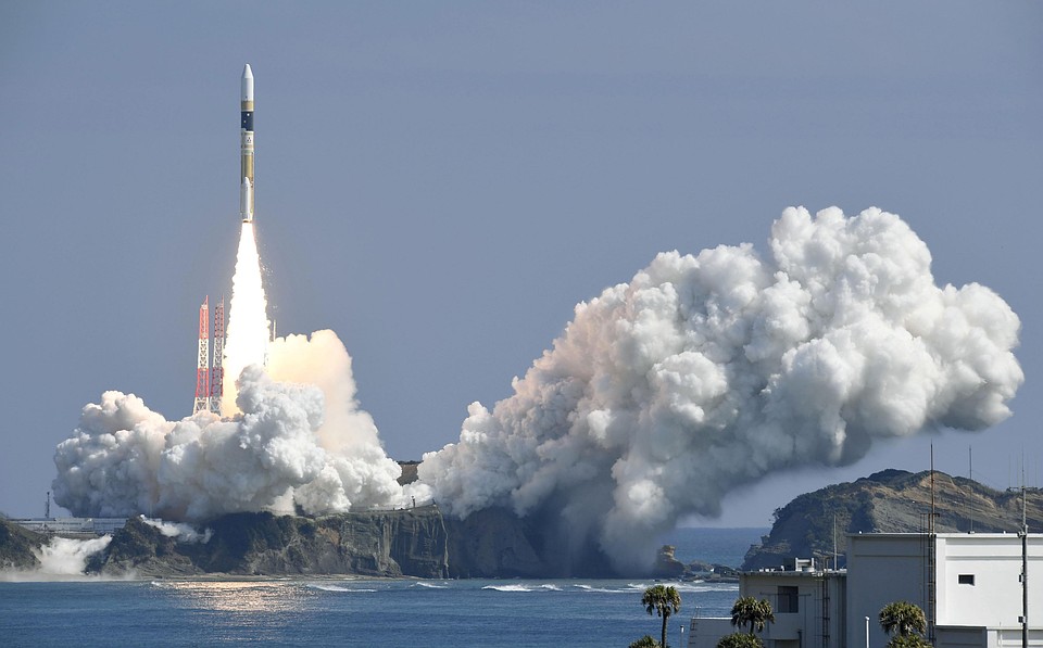 JAXA запустило ракету со спутником-шпионом