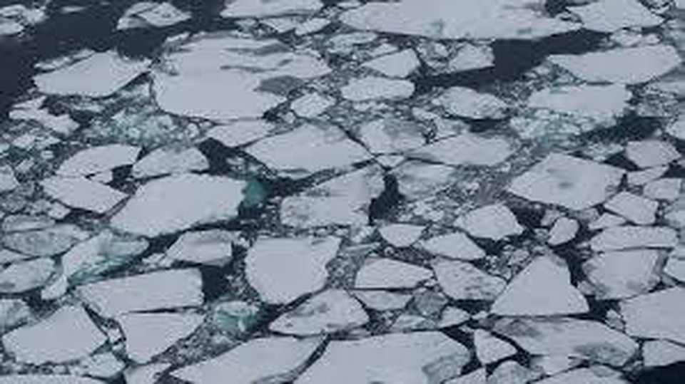 Ледоход в этом году начался раньше.