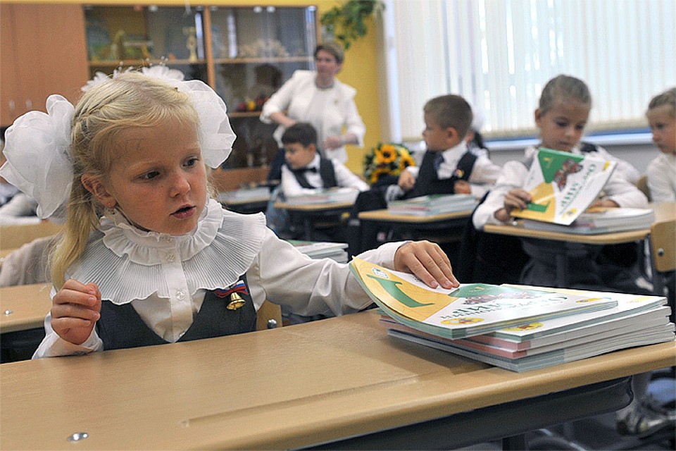 Для многих родителей, бабушек и дедушек, оказалось трагедией, что их знания и опыт больше не соответствуют тому, что требует от их детей школа.