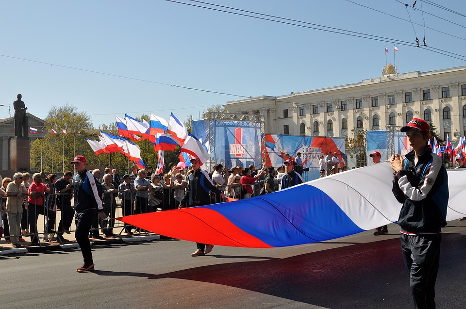 Людей на улицах было больше, чем ожидали городские власти.