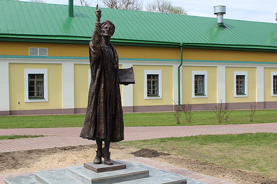 Скульптура профессора появилась в Полоцке. Фото предоставлено ПГУ.