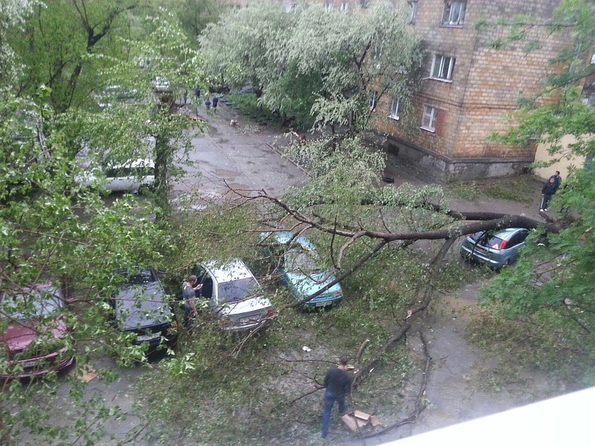 Сто тыс. свердловчан остались без света после атаки циклона Сто тыс. свердловчан остались без света после атаки циклона