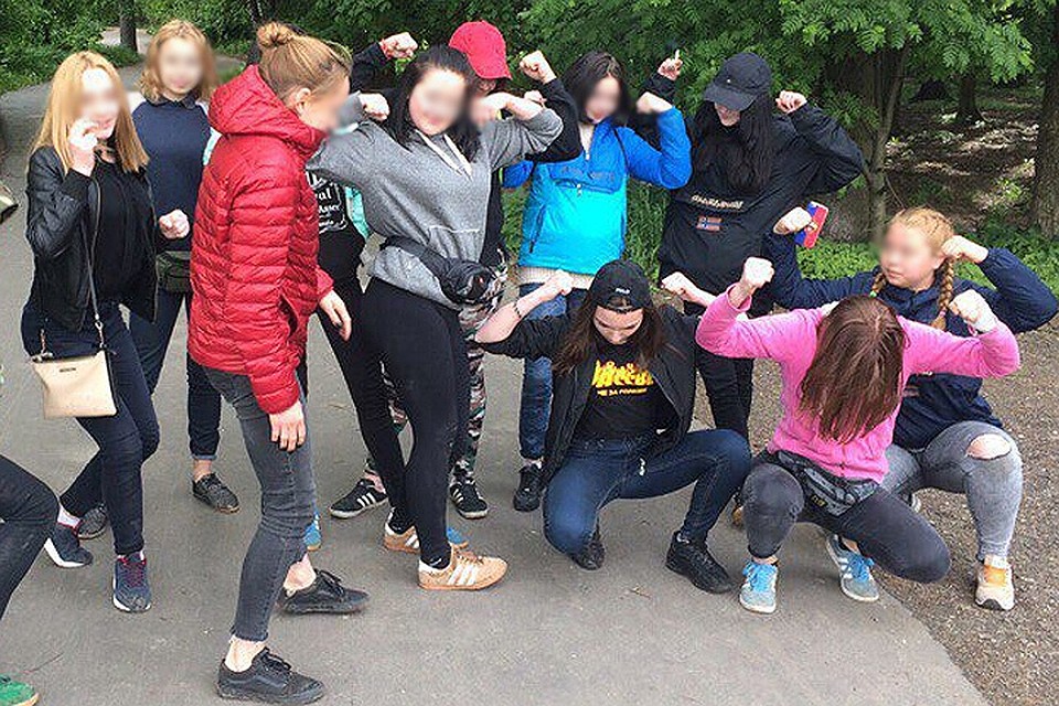 Предполагаемая зачинщица жуткой драки и её "боевые подруги".