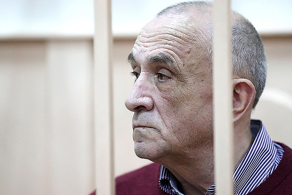 7 августа 2017. Бывший глава Удмуртской Республики Александр Соловьев во время рассмотрения ходатайства о переводе под домашний арест. ФОТО Сергей Савостьянов/ТАСС