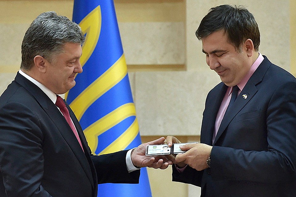 Еще недавно Порошенко и Саакашвили были соратниками. Теперь бывший губернатор Одесской области угрожает президенту Украины. Фото: Николай Лазаренко/ТАСС
