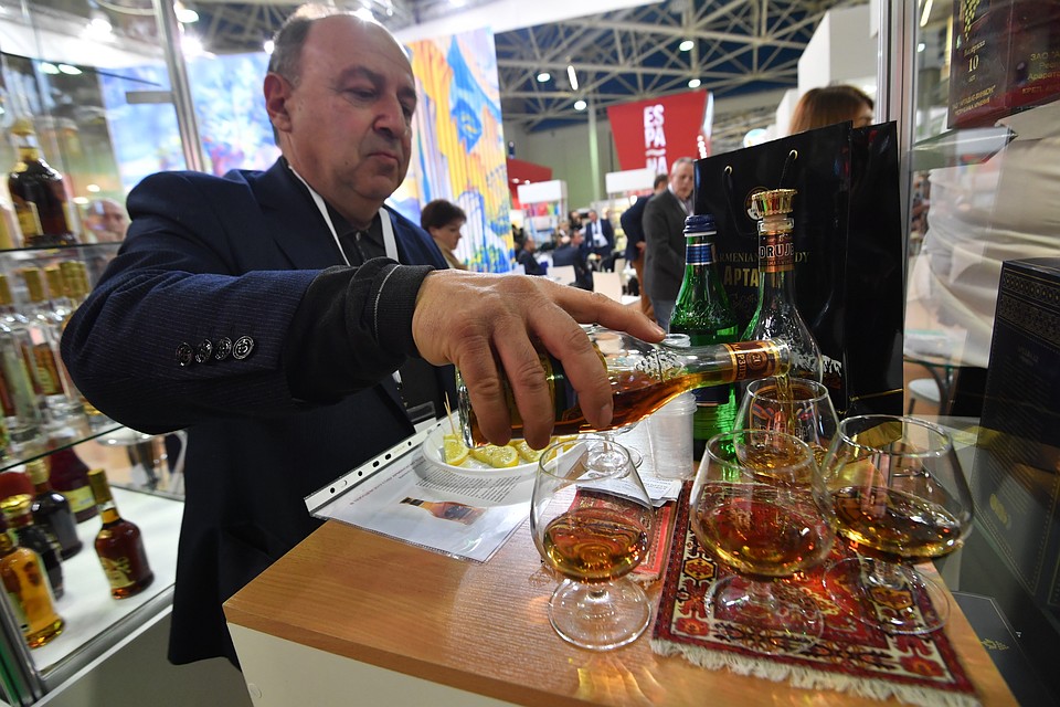 Почти 40% россиян полностью исключили алкоголь из своей жизни