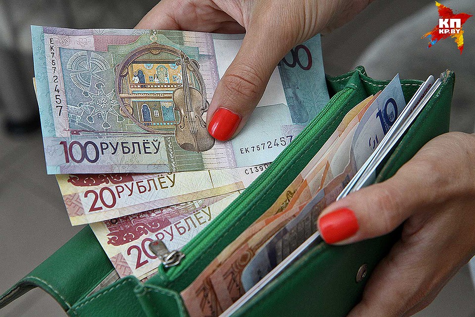 За полгода белорусы получили переводами из-за границы почти 200 миллионов долларов