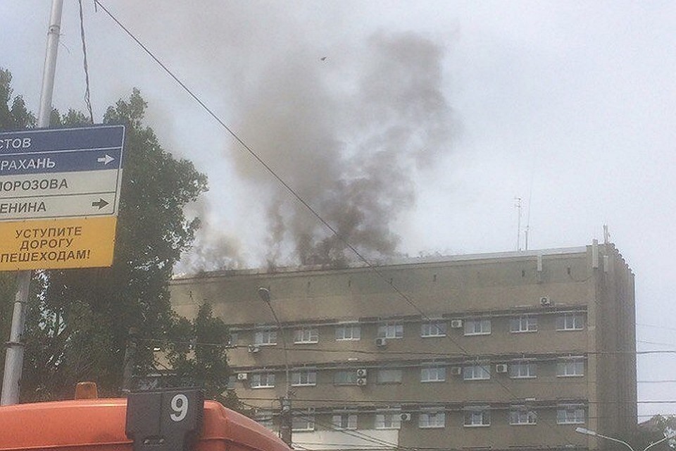 В Ставрополе полыхает многоэтажка на улице Ленина В Ставрополе полыхает многоэтажка на улице Ленина