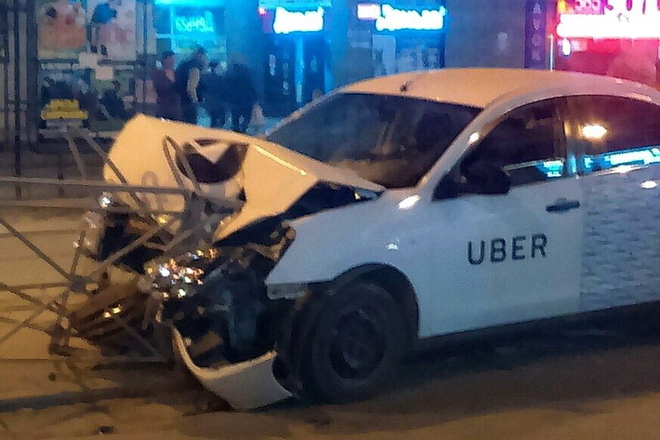 ДТП произошло ночью 4 сентября в Центральном районе Новосибирска.