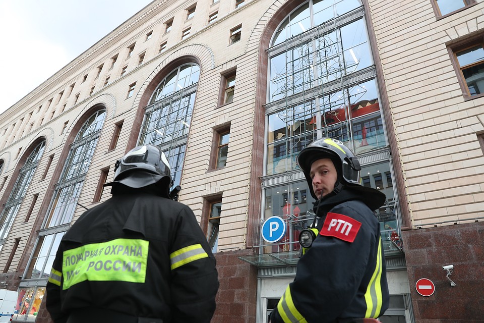 В воскресенье вечером звонки о якобы заложенных бомбах поступили минимум в восемь крупных торгово-развлекательных центров Москвы