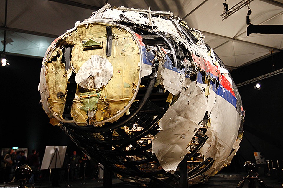 Boeing-777 компании «Малайзийские авиалинии», выполнявший рейс MH17 из Амстердама в Куала-Лумпур, разбился на востоке Донецкой области 17 июля 2014 года