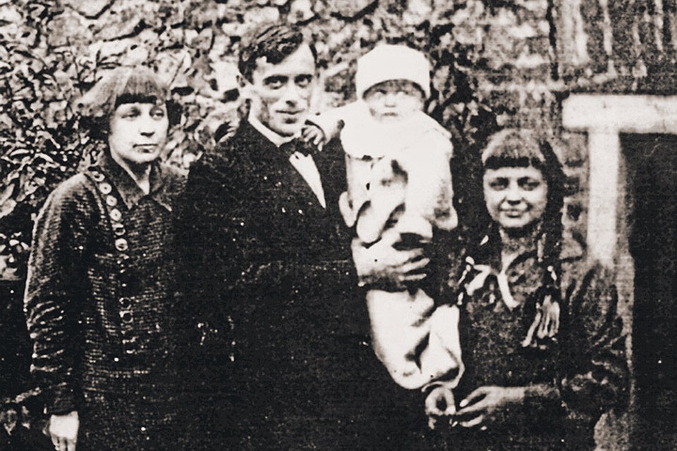 1925 год. Прага. Марина Цветаева с мужем Сергеем Эфроном, сыном Георгием и дочкой Алей. Фото: Heritage Images/Getty Images