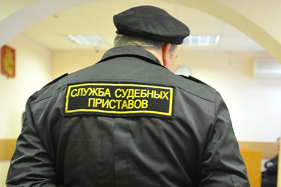Приставы специально не станут разыскивать нарушителей. Если он не приходит по их вызову, но его где-то заметили, то смогут «вязать»