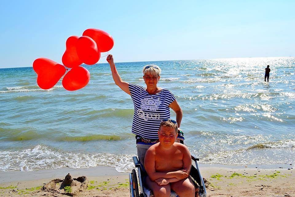 Валерия всегда возила Алекса к морю на несколько месяцев, это шло ему на пользу.