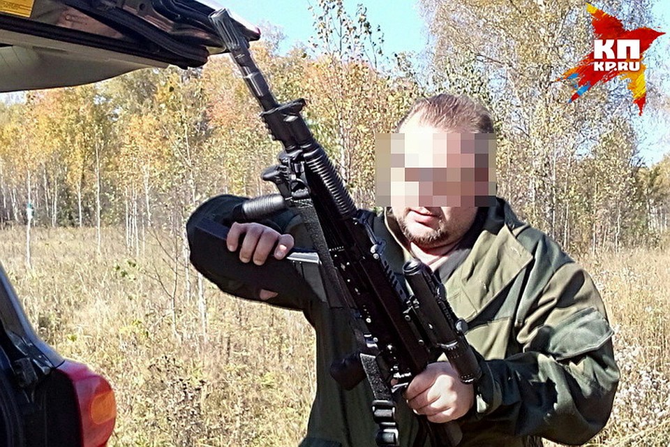 В СК официально говорят об одном обвиняемом, которого взяли сотрудники ФСБ. Ему 39 лет, судя по соцсетям - стрелок и любитель оружия.