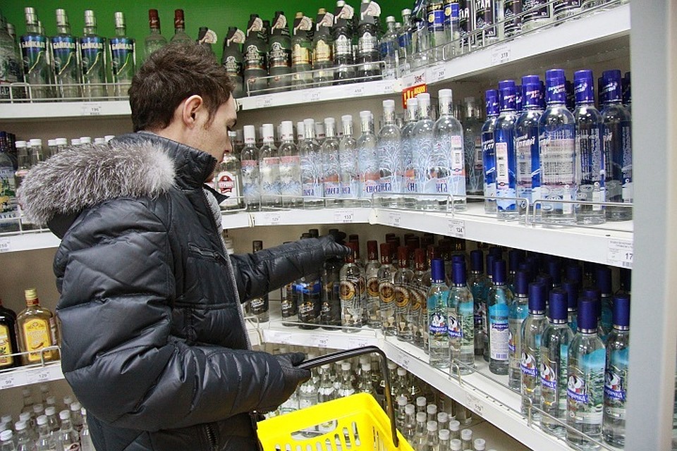 Его посетило желание вынести бутылку бесплатно