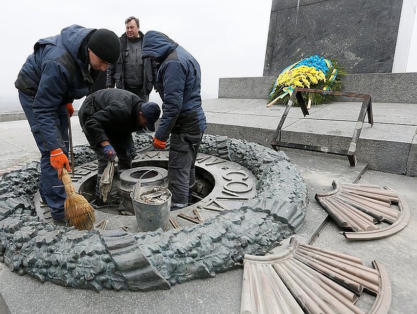 Ранее в Киеве возбудили уголовное дело по факту осквернения Вечного огня