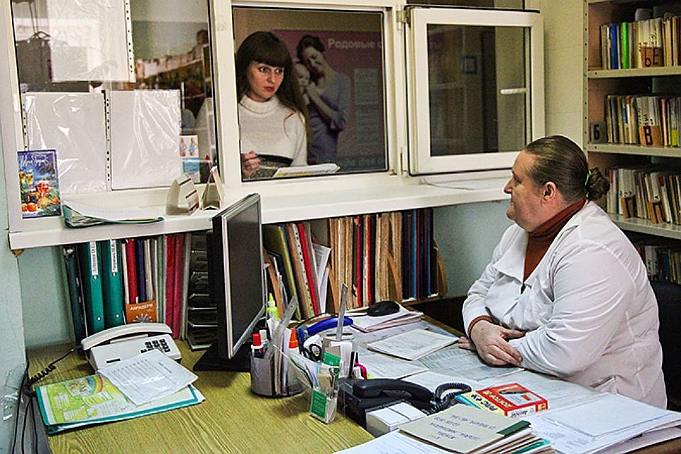 По правилам прикрепиться к поликлинике можно не чаще одного раза в год.