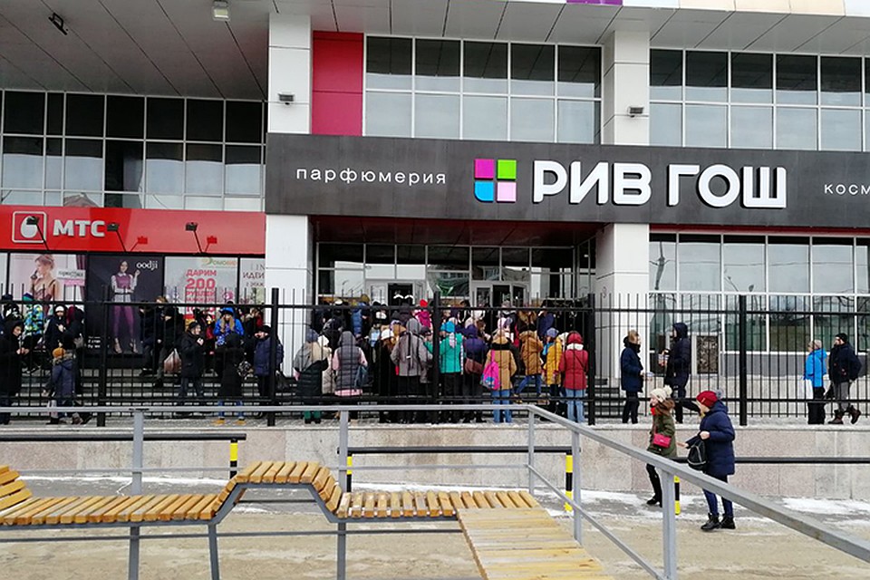 В Хабаровске экстренно эвакуируют людей из торговых центров