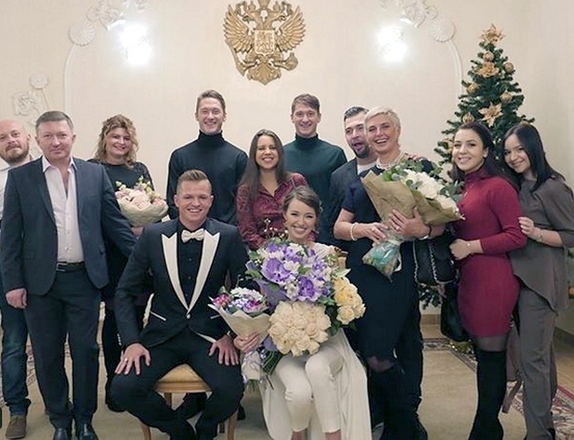 Пара узаконила отношения в Кутузовском загсе столицы. Фото: Instagram Анастасии Костенко.