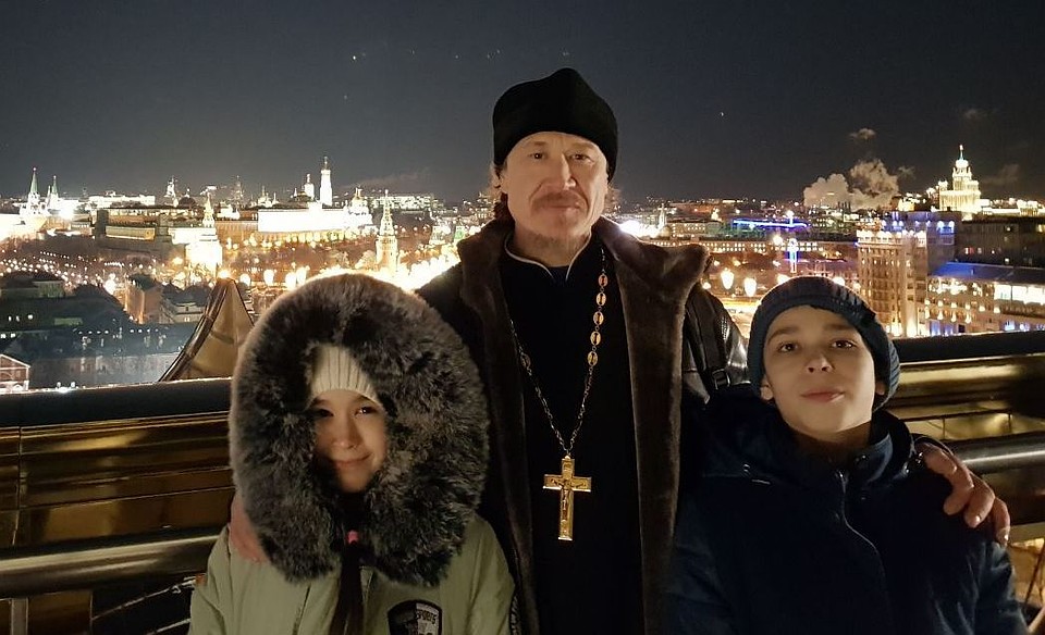 О поездке в Москву Даниил, Варвара и отец Алексий могут рассказывать долго. Фото: личный архив семьи Васильевых