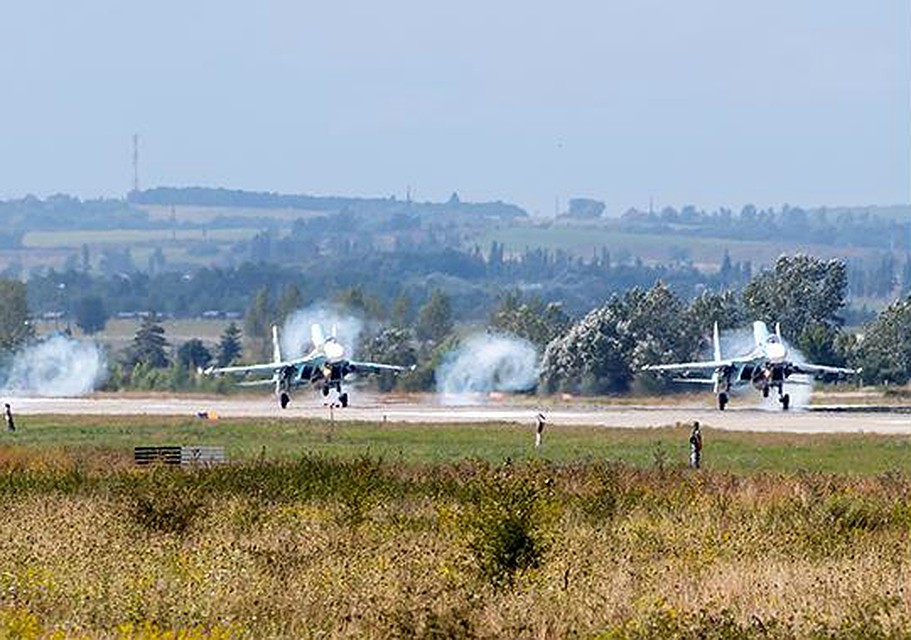 Русские военные начали учения на границе с государством Украина Русские военные начали учения на границе с государством Украина