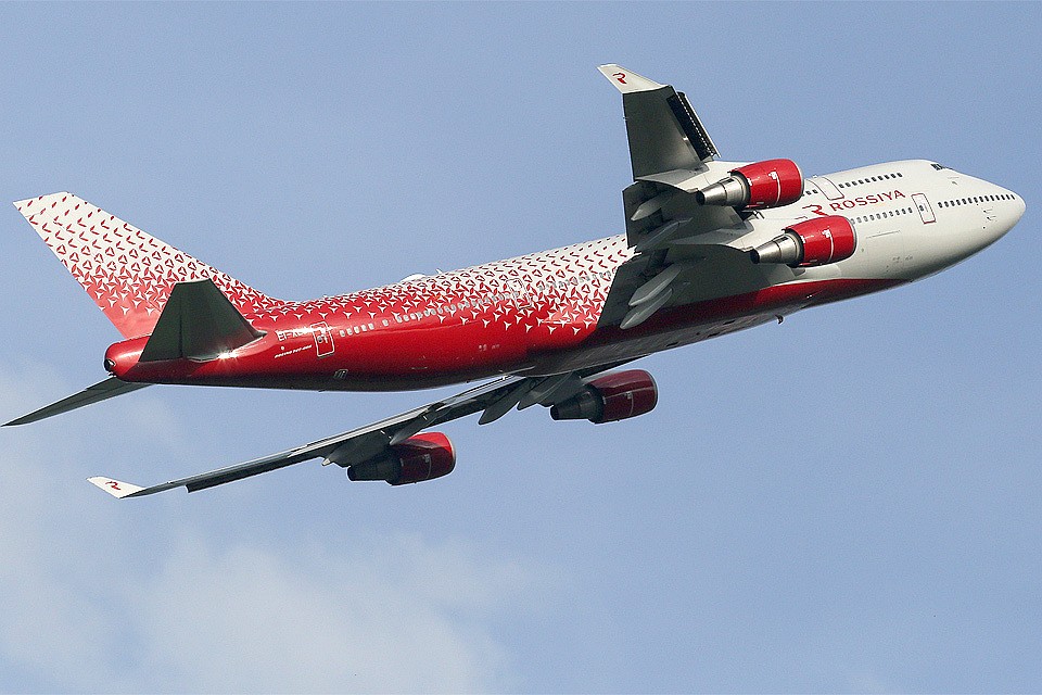 Самолёт "Боинг 747" авиакомпании "Россия".