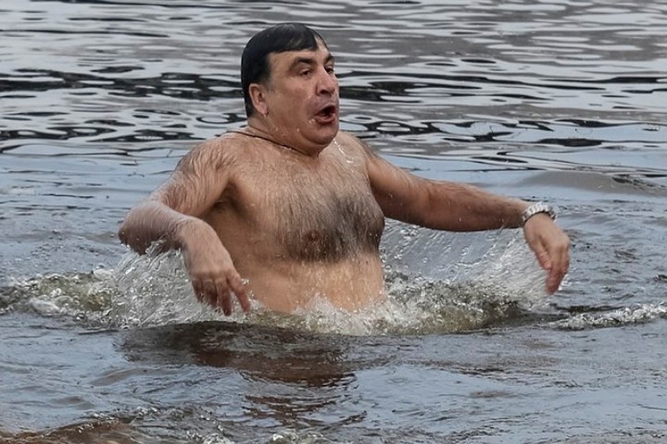 Михаил Саакашвили принял участие в крещенских купаниях