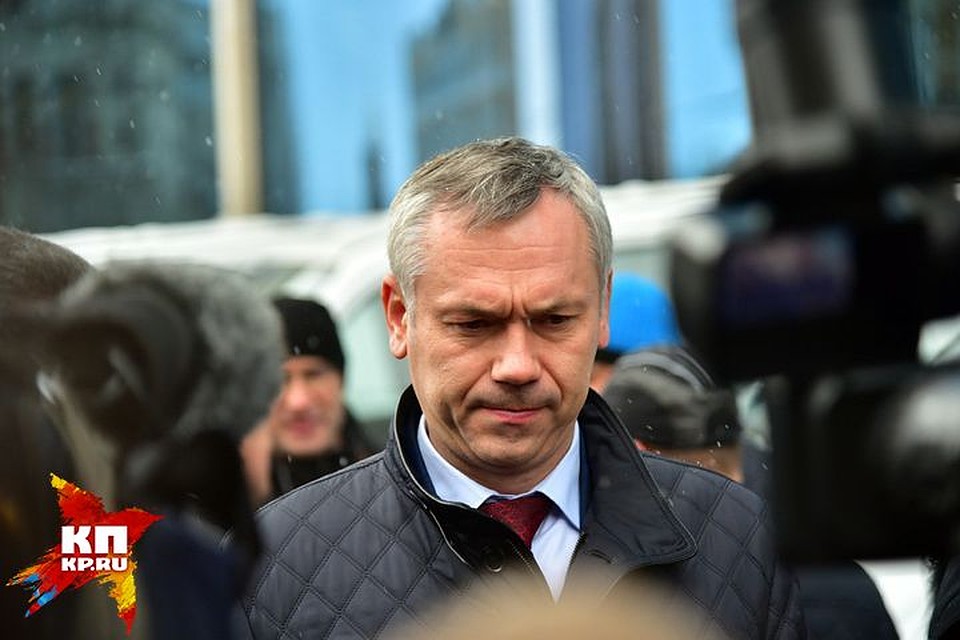 Андрей Травников поздравил педагогов и учеников физматшколы НГУ с юбилеем.