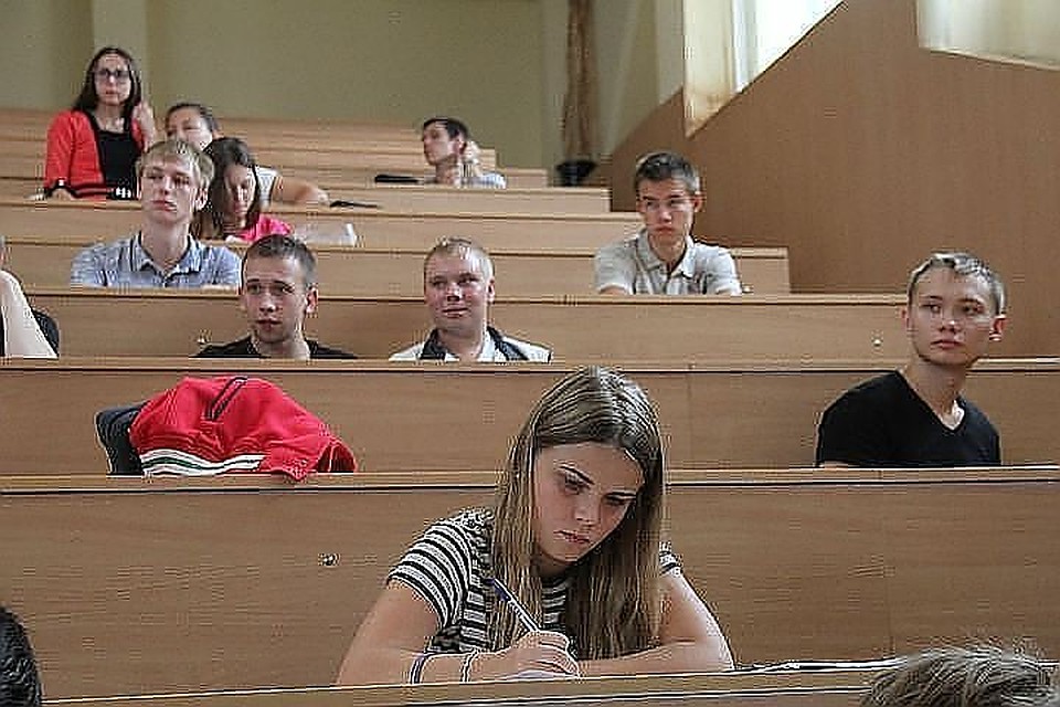 В Северной столице средняя ежемесячная зарплата в категории Без опыта студенты составила 32,7 тысячи рублей
