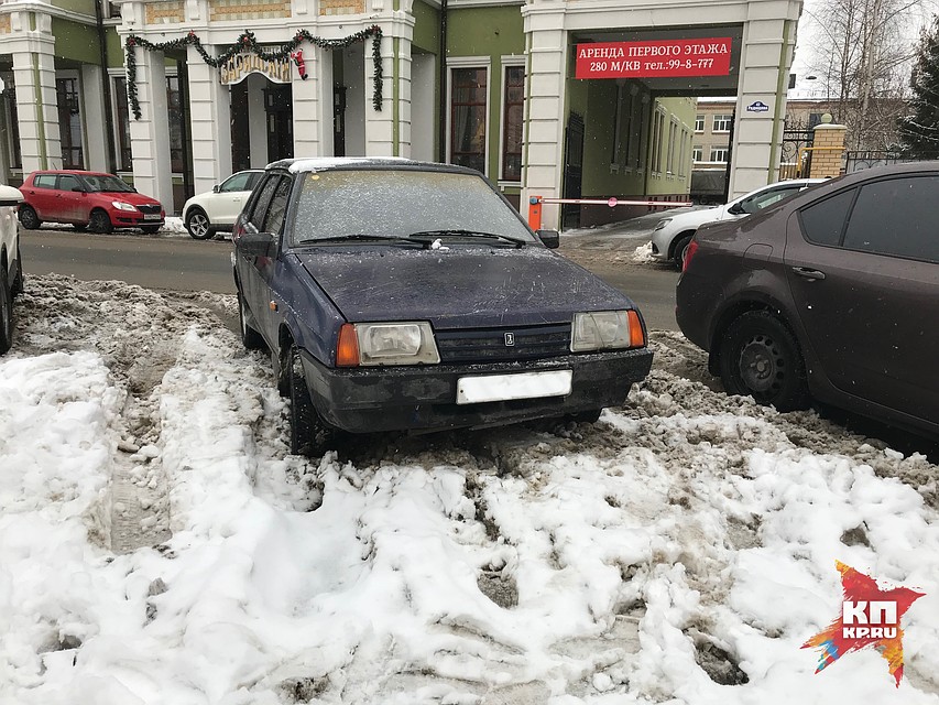 Уже многие рязанцы возмущены качеством уборки снега на платных парковках