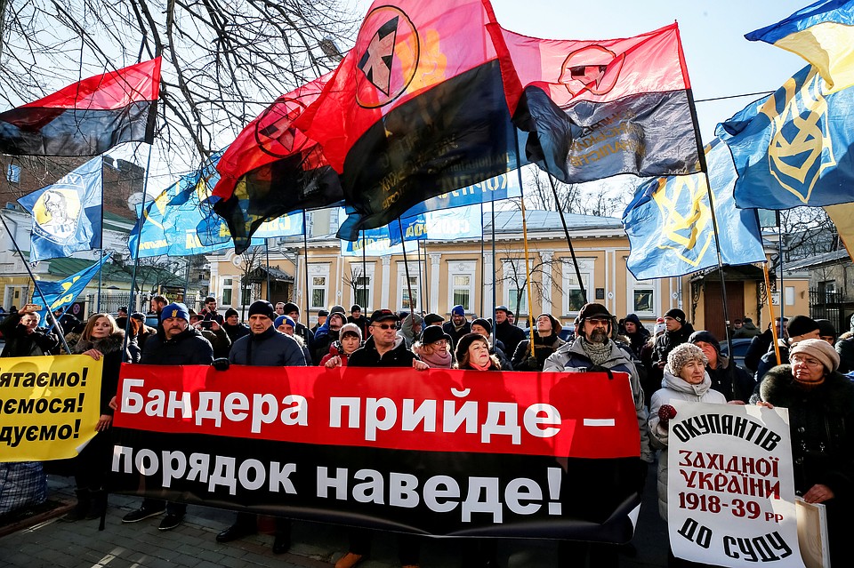 Томаш не понимает, почему на Украине так любят Бандеру