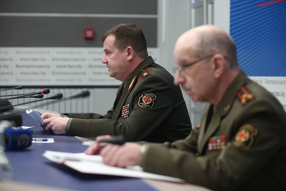 Министр на пресс-конференции.