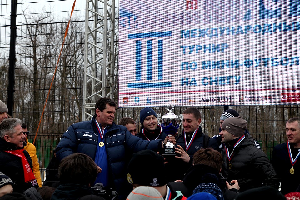 Среди взрослых команд победу праздновали сотрудники таможни