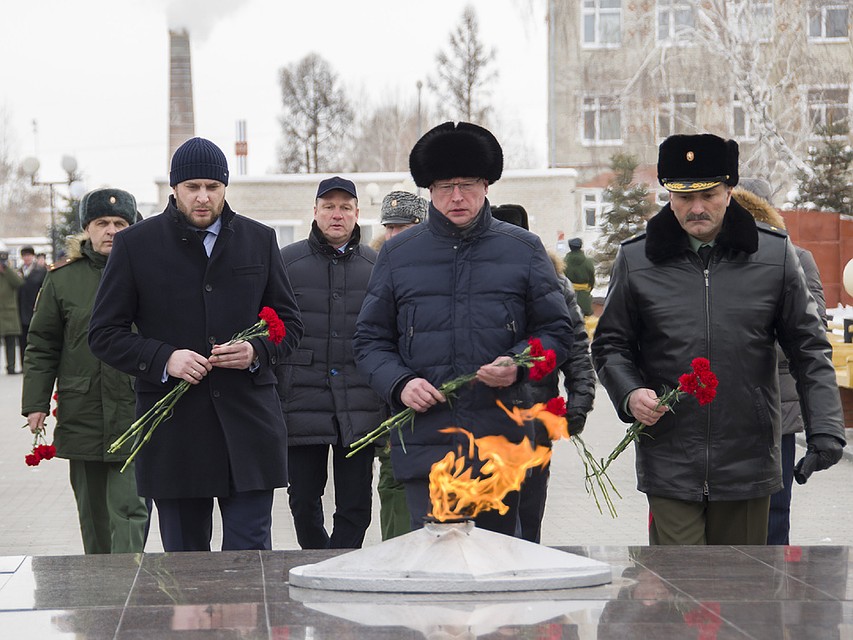 Омский губернатор Бурков поведал о собственных навыках танкиста Омский губернатор Бурков поведал о собственных навыках танкиста