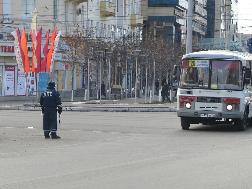 Могут ли маршрутки поворачивать из среднего ряда?