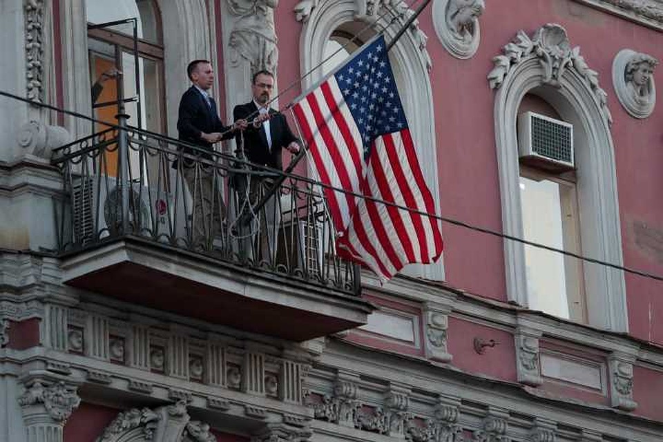 С генконсульства США в Санкт-Петербурге сняли американский флаг