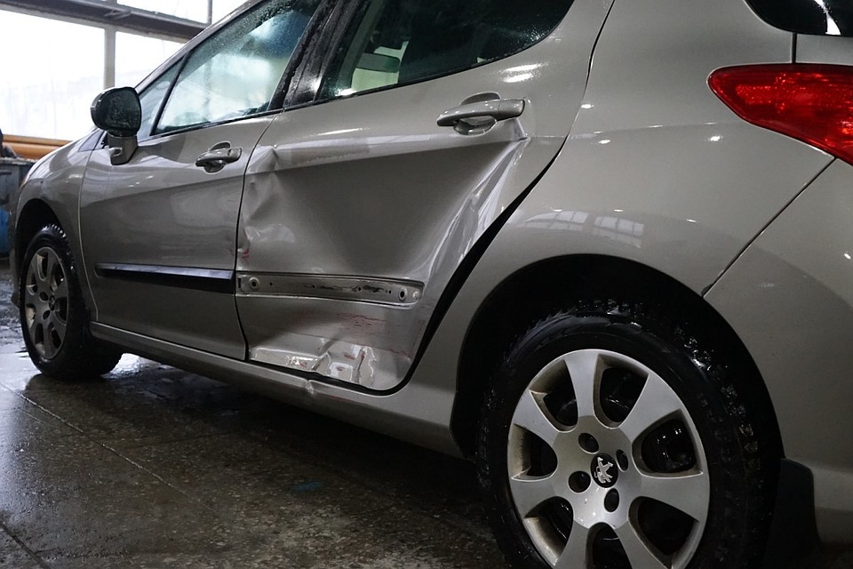 В центре кузовных технологий Premium Paint на Артинской, 17А автомобиль после аварии восстановят до состояния нового.