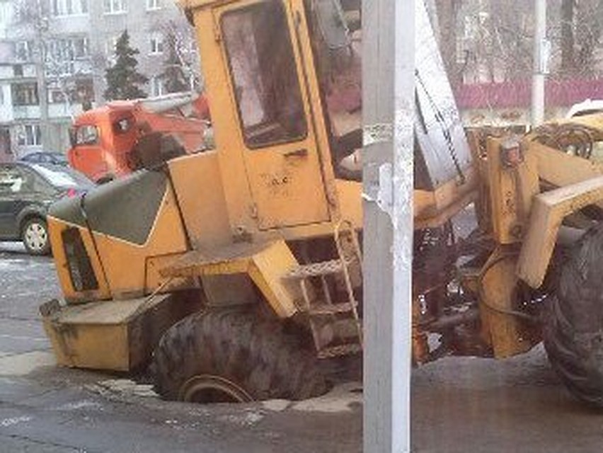 Трактор съели на улице Слонова.
