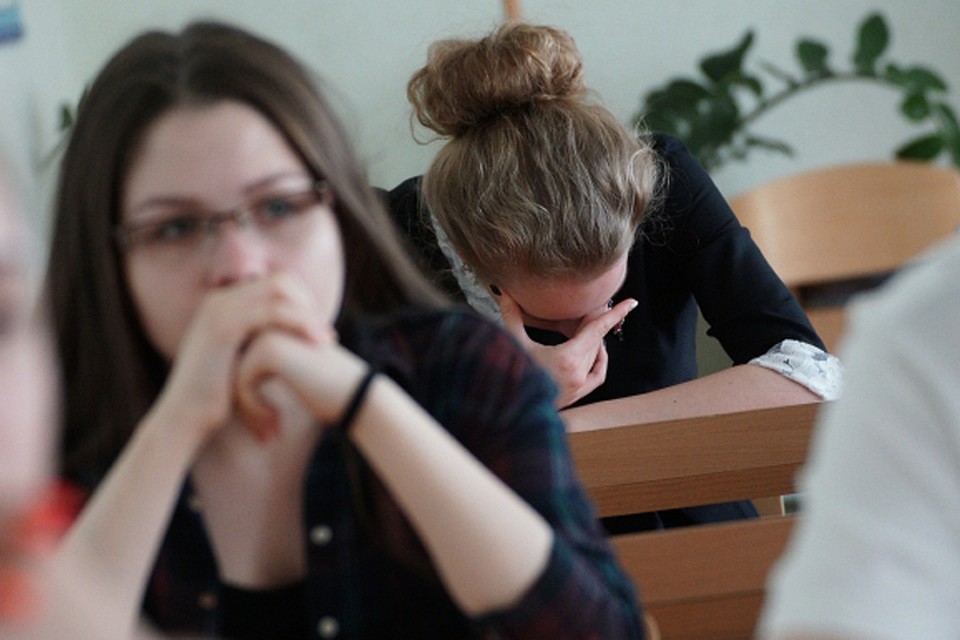 Чтобы в меньшей степени зависеть от родителей, девушка совмещает учебу с подработкой