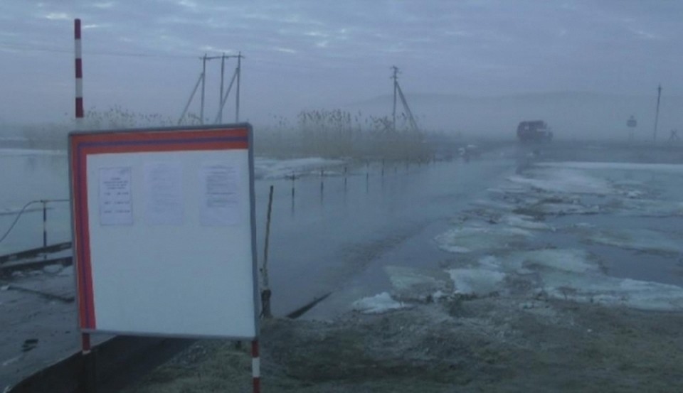 Мост между Старой и Новой Симоновкой ушел под воду. Фото ГУ МЧС Белгородской области.