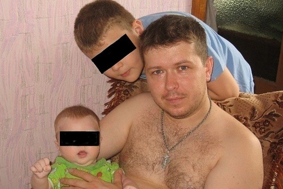 Константин Колесников все также не видит и не ходит. Фото: личный архив