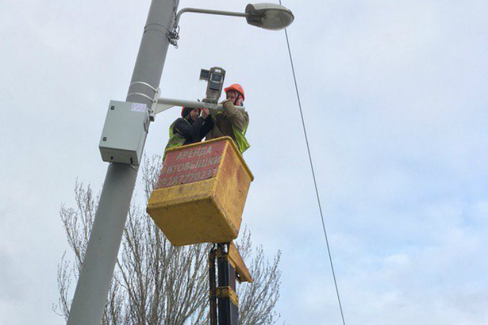 Камеры уже вовсю монтируют по городу. Фото: ВК, паблик "Ростов Главный".