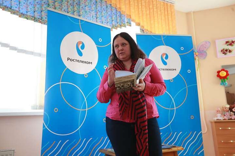 Ребятам понравилось, что новую для них книгу открыл автор!