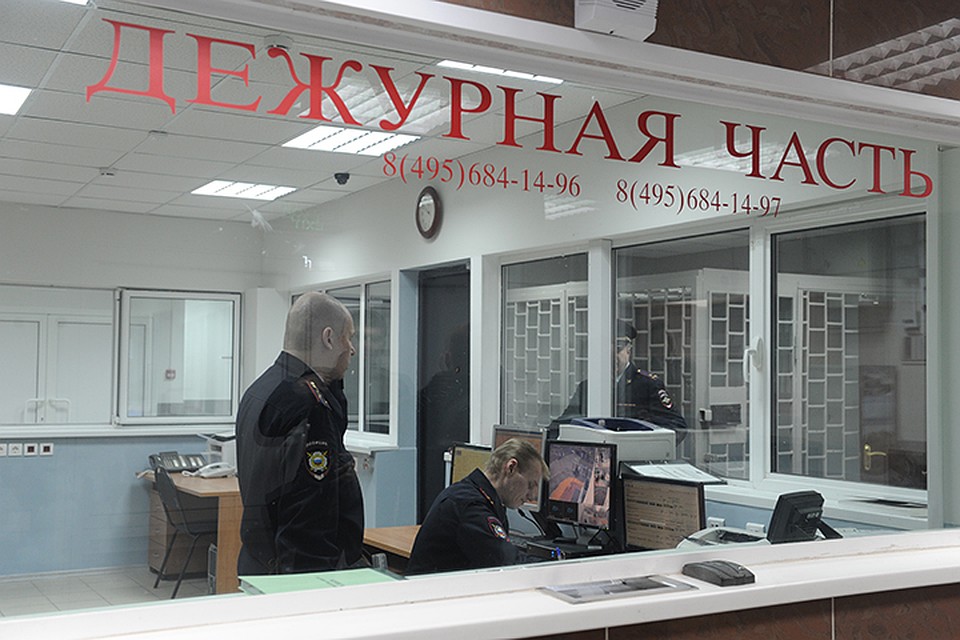 Оказалось, что под видом клиентов с женщиной все это время общались оперативники
