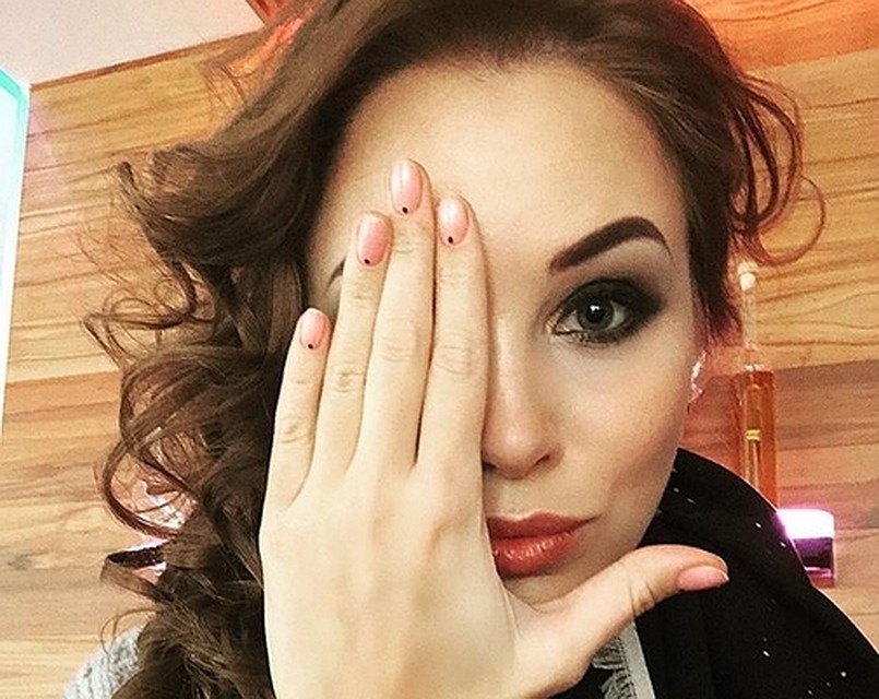 Теперь многодетная мать украшает их вместе со своими детьми. Фото: Instagram Полины Дибровой.