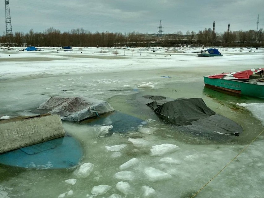 На Волге утонули лодки