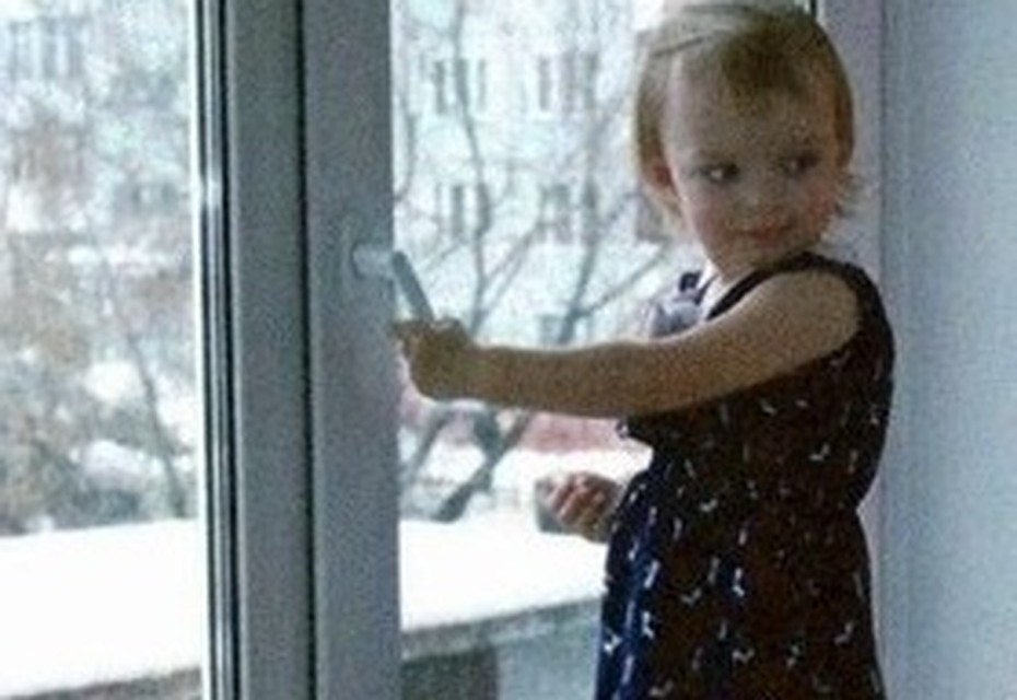 Ноябрян просят вспомнить об опасности приоткрытых окон admnoyabrsk.ru