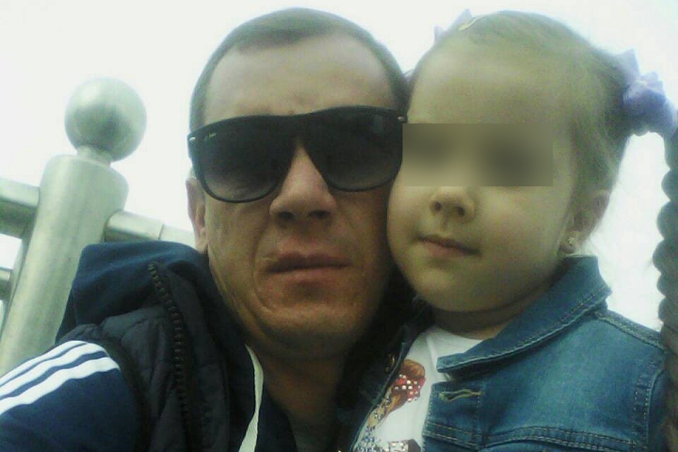 "Дочка - все, что у меня есть", - говорит Денис Шарафутдинов.